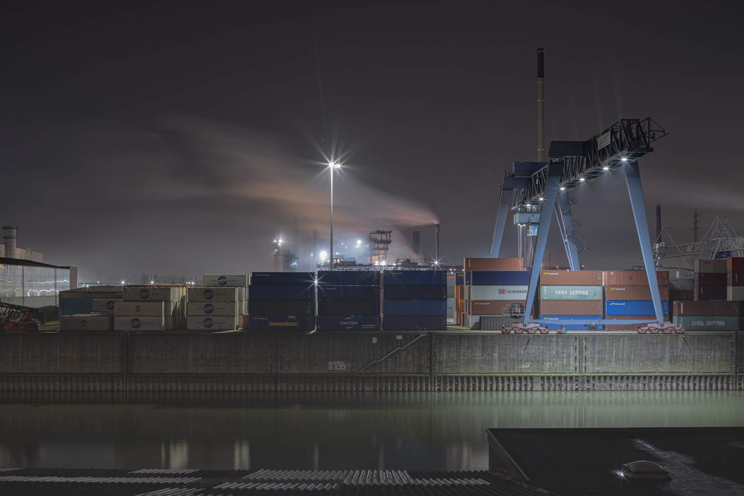 Duisburg Parallelhafen bei Nacht
